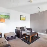 Glovers Lodge - Charming 3 Bed Retreat Near City Centre